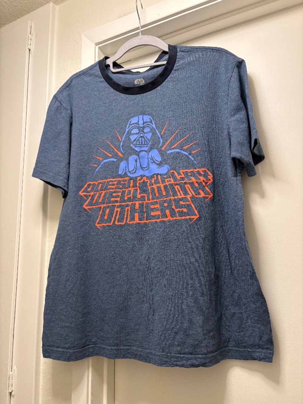 Star Wars Darth Vader tshirt with ring neck - size medium